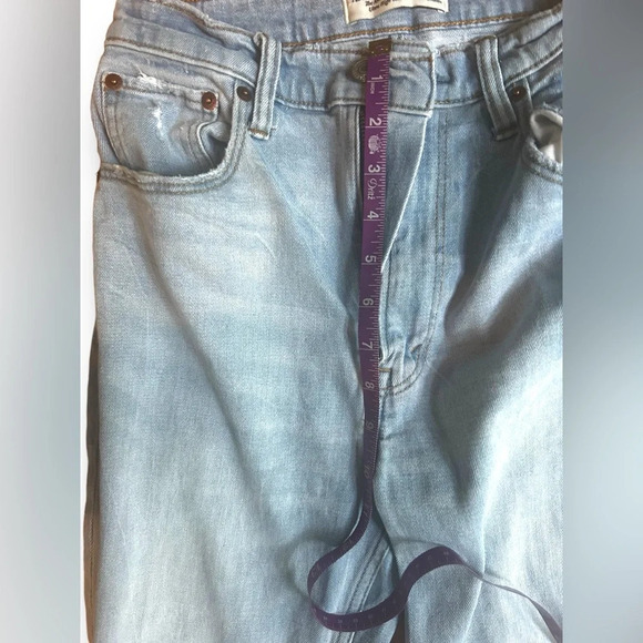 Abercrombie & Fitch Ultra High Rise Ankle Straight Jean Size 26/2 light - Picture 4 of 9